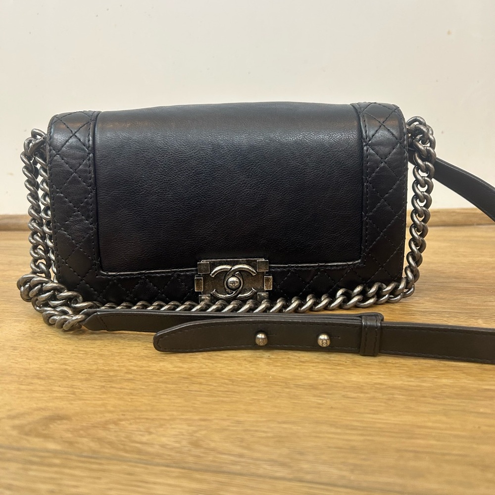 CHANEL Le boy black with letter of authenticity
